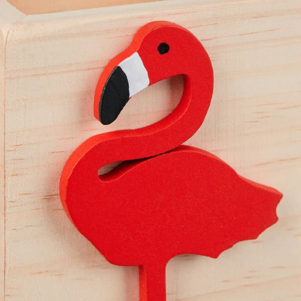 Kynäteline flamingolla