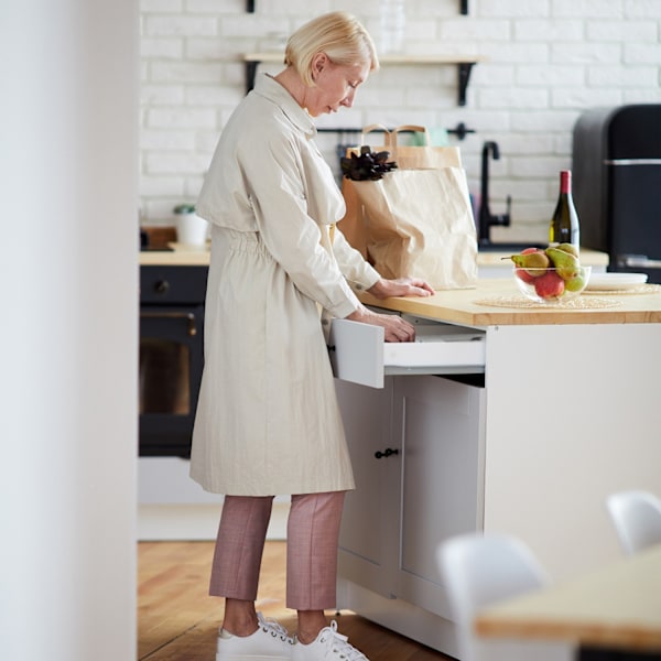 4-osastoinen ruokailuvälinelaatikko