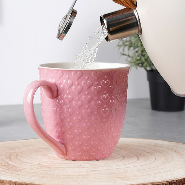 Pink keramisk krus med hjerter, tåler mikroovn og opvaskemaskine