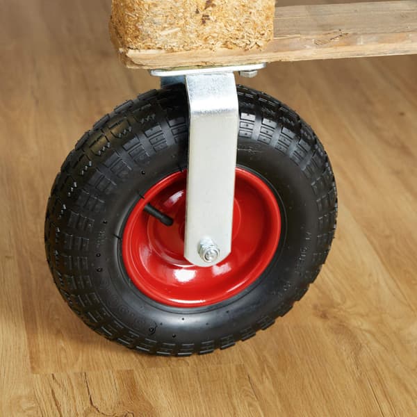Pneumatiska hjul med däcklast och stålplåt