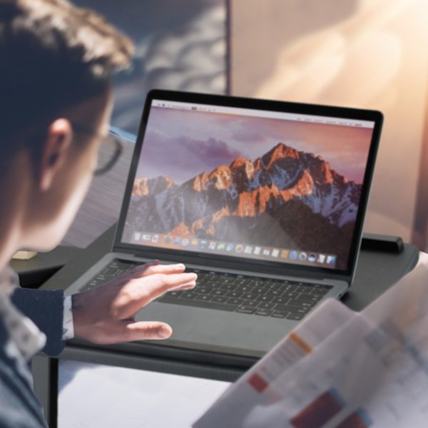 Højdejusterbart laptopbord med hjul