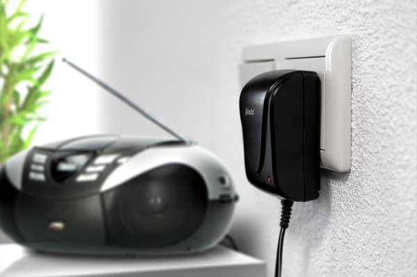 Universel Eco-strømadapter, 1500 mA, 8 stik, sort