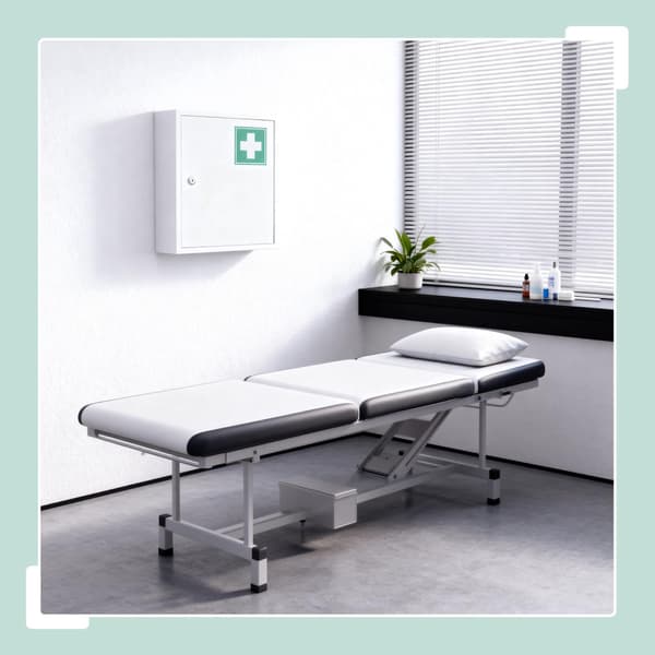 Låsbart medicinskab – 3 rum, vægmontering