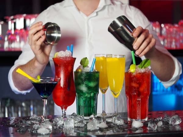 11-delt bartendersæt i rustfrit stål med bambusstativ