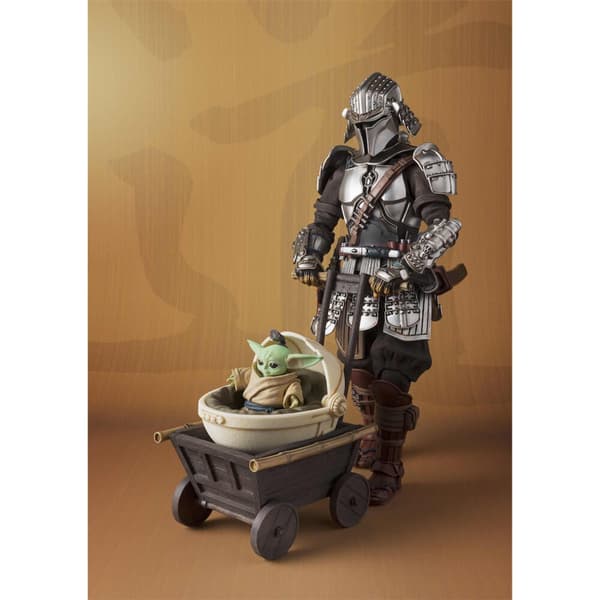 Mandalorian Beskar rustningssæt med 18 cm Grogu figur