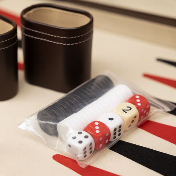 Backgammon-setti nahkaverhoilulla ja kotelolla