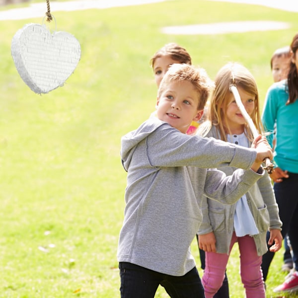 Hvid hjerteformet pinata