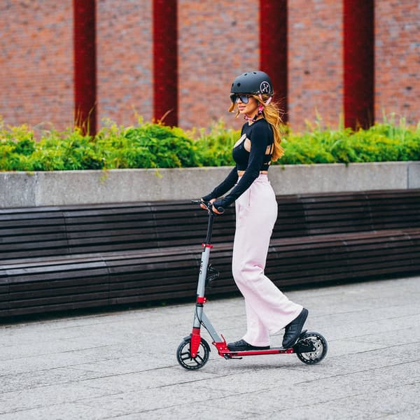 LED-scooter med justerbart styr, foldbart design