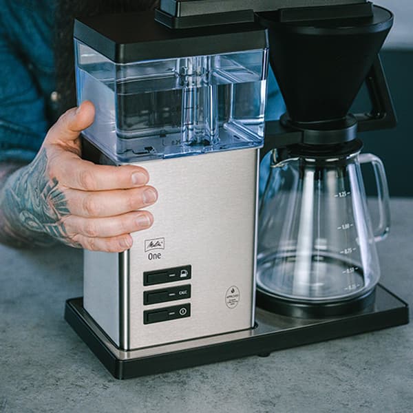 Kaffemaskine med finish i rustfrit stål, kapacitet på 10 kopper