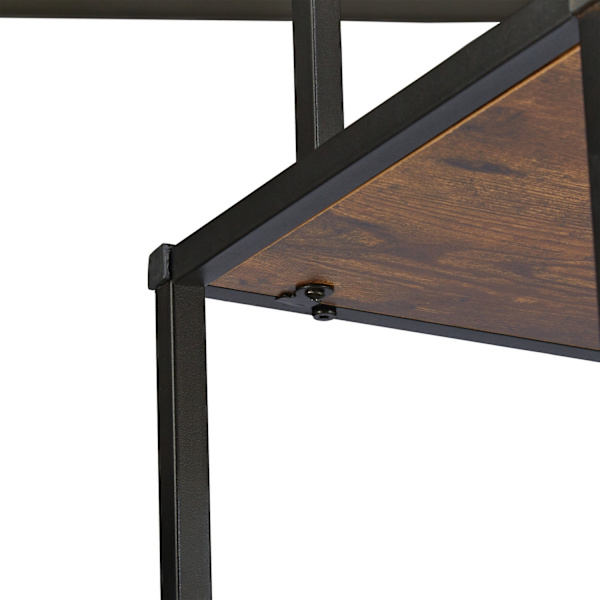 Hylde i industriel stil