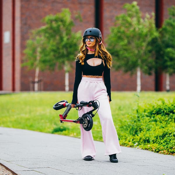 LED-scooter med justerbart styr, foldbart design