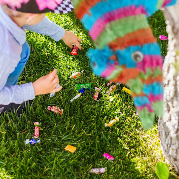 Pinata-aasi monivärinen