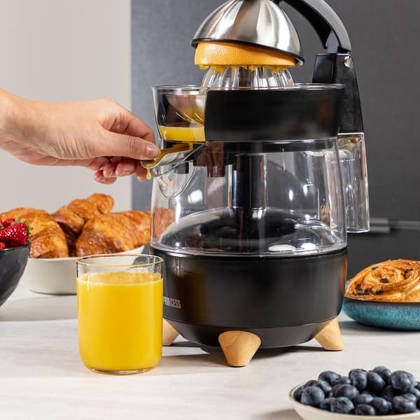 Juicer Ylellinen oma design 300W