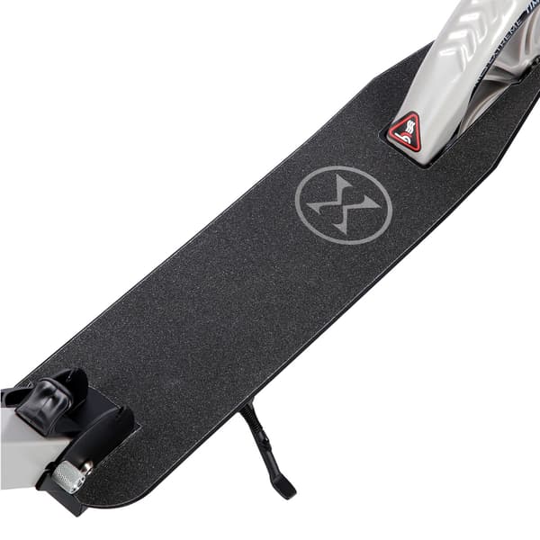 Grå sparkescooter, foldbar, justerbar i højden