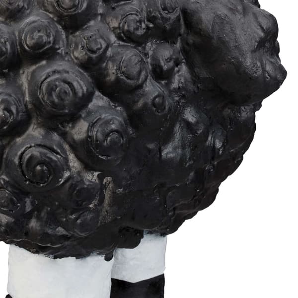 Trädgårdsfigur får