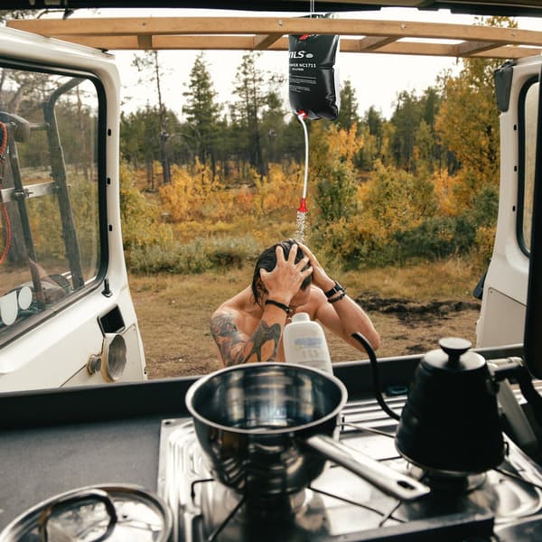 Bärbar 20L campingduschväska