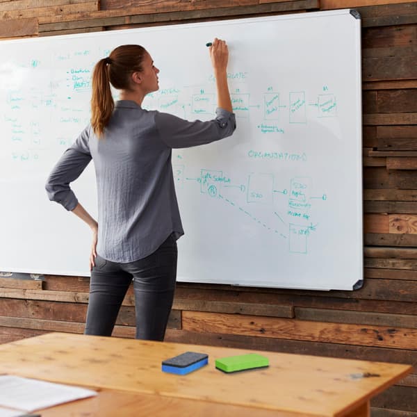Färgglada whiteboardsvampar i ett set om 20 st