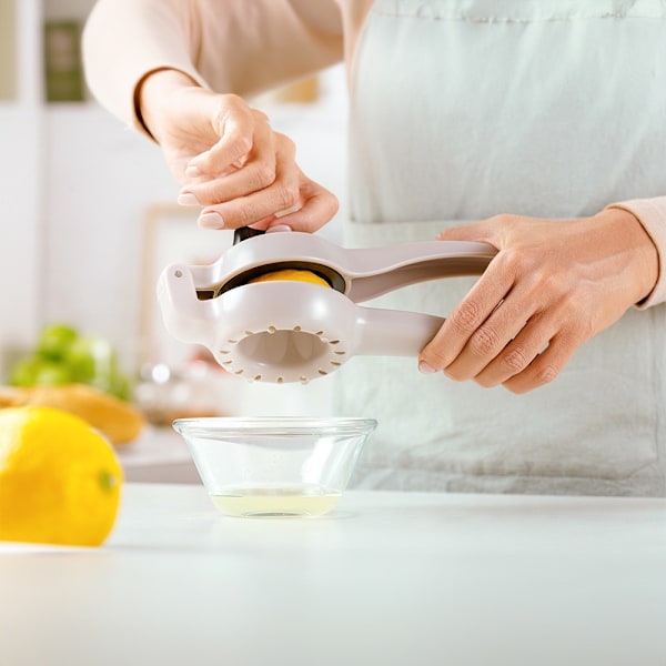 Manuell citrusjuicer med knopp MISTY 22,5x7 cm