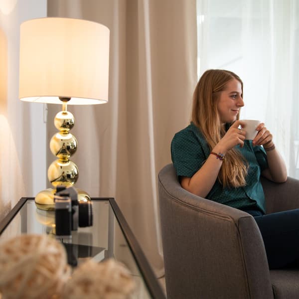 Guld bordslampa