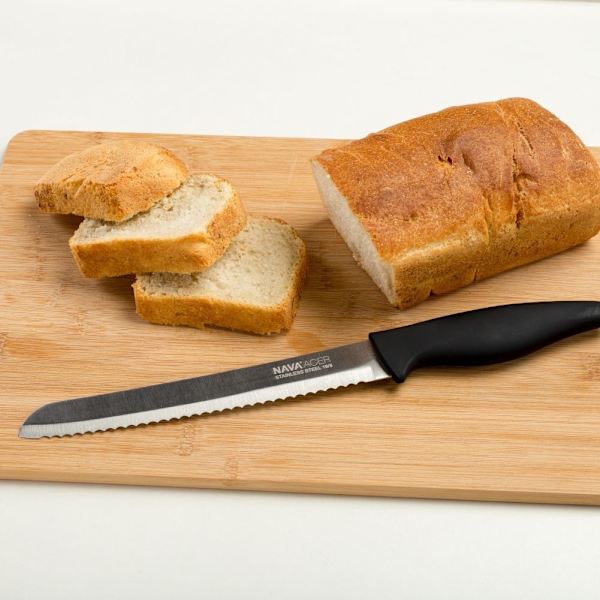 Leipäveitsi 20 cm, sahalaitainen terä ja mukava kahva