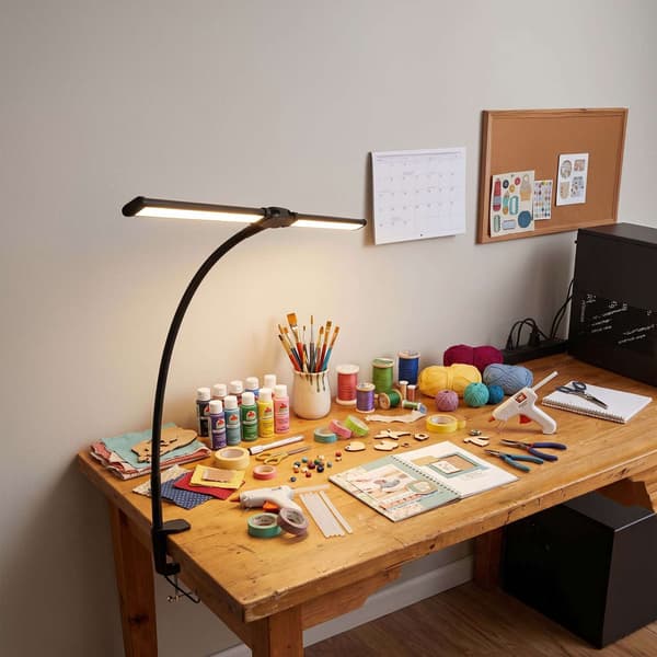 LED-skrivebordslampe med klemme, 61 cm, dobbelt hoved, USB-dæmpbar
