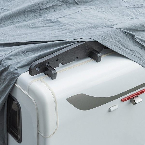 Välikappale asuntovaunun ja matkailuauton kanteen (yläosa).