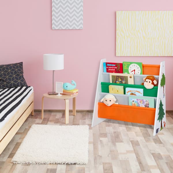 Barnbokhylla med skogsdjursdesign