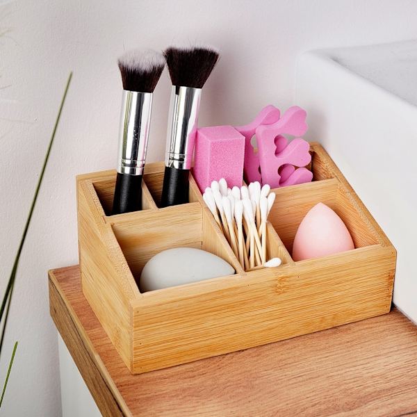 Syv-rums makeup-organisator i stilfuld bambus