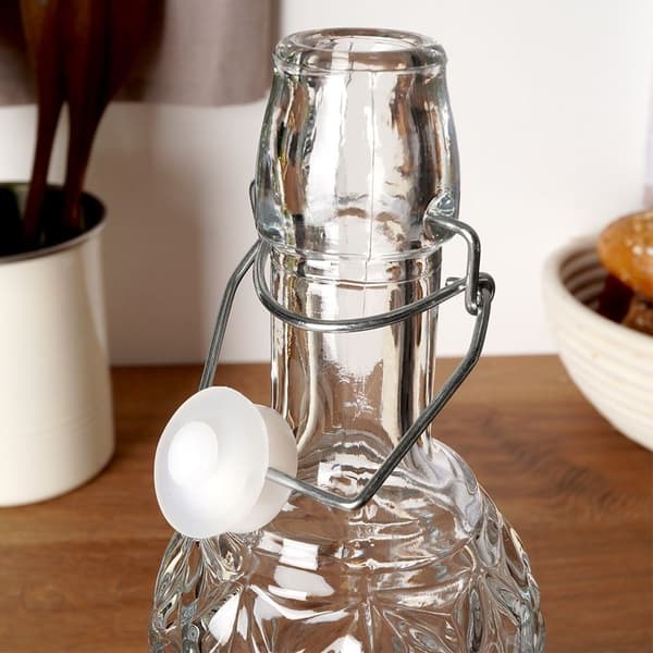 Smuk glasflaske med prop og klemme til drinks