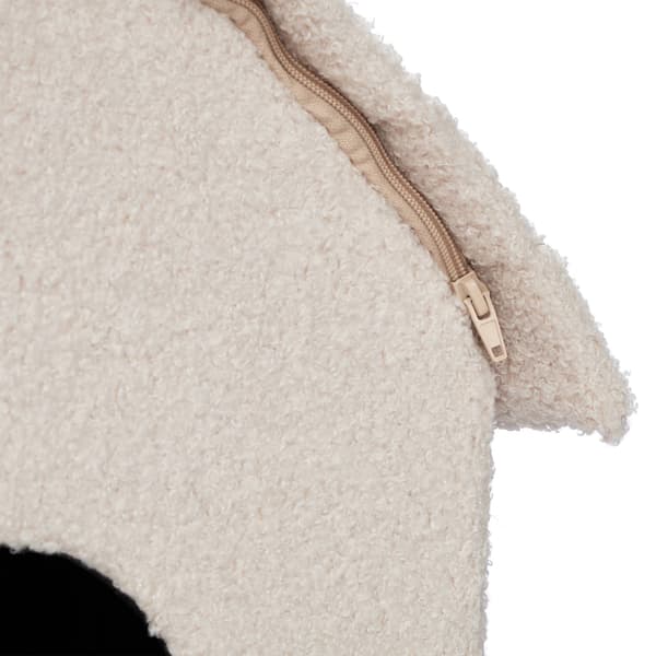 Beige kattegrav med kradseoverflade