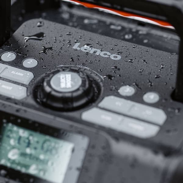 Bärbar DAB+/FM-radio med Bluetooth, IPX5, 20 timmars batteritid