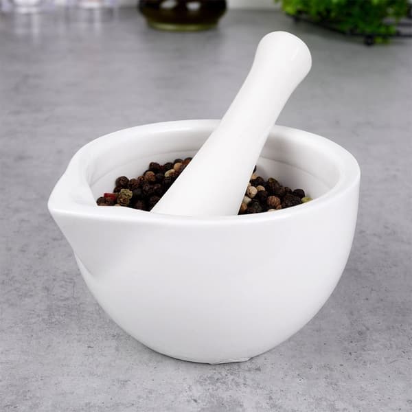 Porcelænsmørtel til knusning af krydderier, krydderurter og nødder