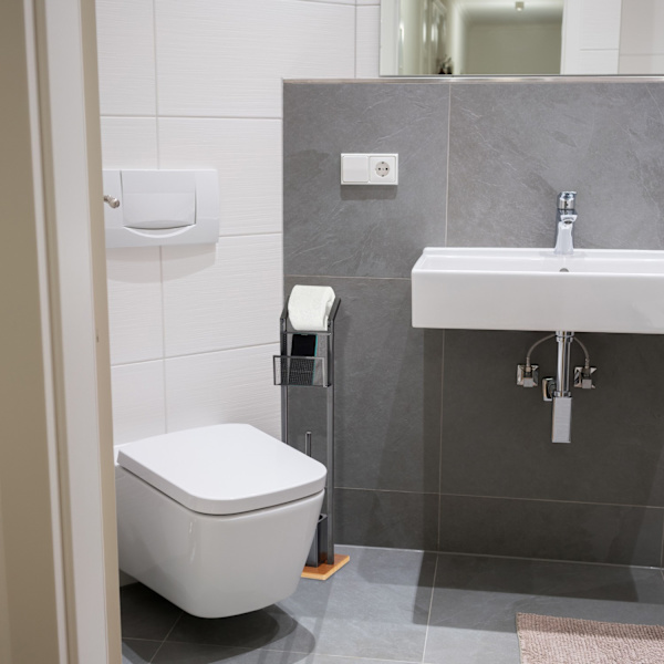 WC-istuin tarjottimella