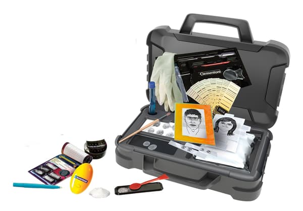 Clementoni Detective Suitcase