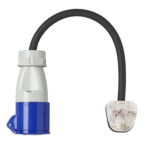 Sovitinkaapeli 40cm 3x2,5mm² Iso-Britannian liittimestä CEE:hen