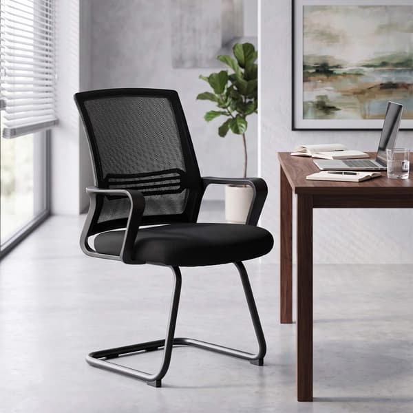 Set med 2 ergonomiska svarta konferensstolar med medunderrede