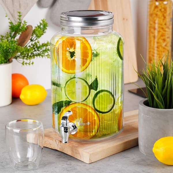 Drikkevarebeholder med hane til limonade og bål