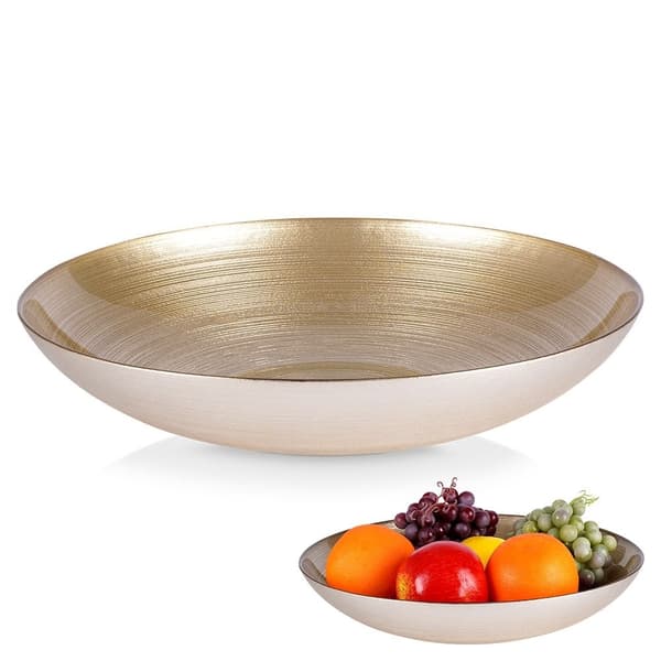 Stor gyllene glasskål för sallad och servering