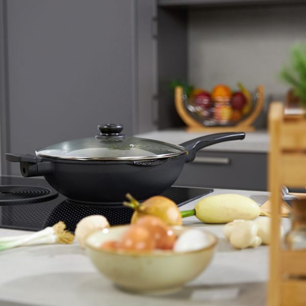 Wok kannella