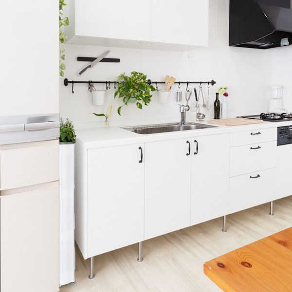 Smal rullvagn med 4 hyllplan