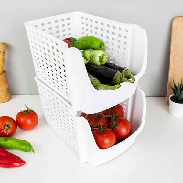 Praktisk hvid plastikkurv til frugt og grønt