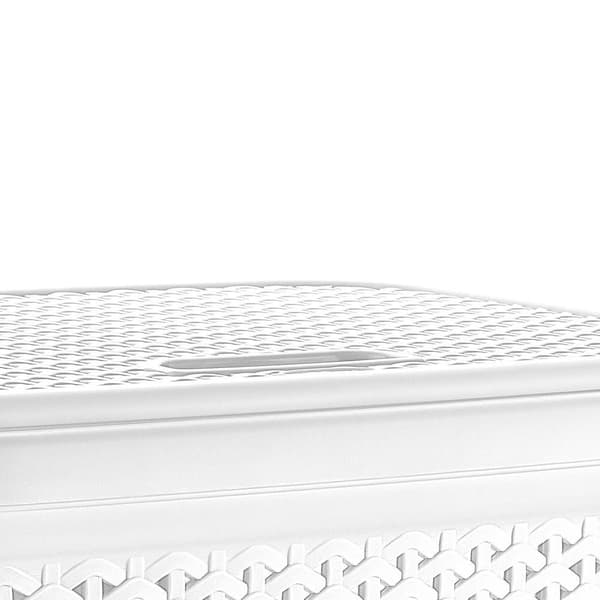 Tvättkorg med öppningsbart lock och ventilerande material