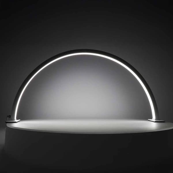 LED-skrivebordslampe til manicure med skyggefri guldbue