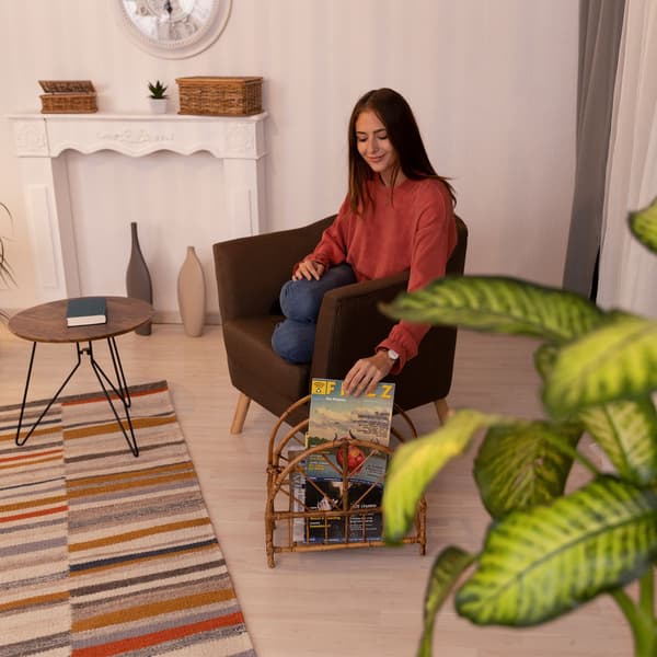 Rattan avisstativ – 2 rum, naturlig charme