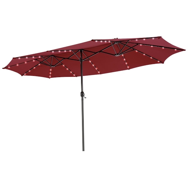 470 cm suuri kaksinkertainen patiosateenvarjo, jossa 48 aurinko-LED-valoa ja kampi ulkosateenvarjo punainen