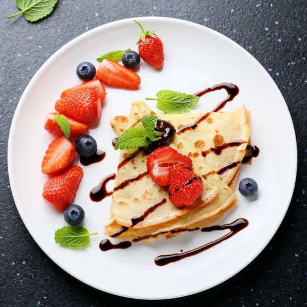 Crêpe-pannu tarvikkeineen