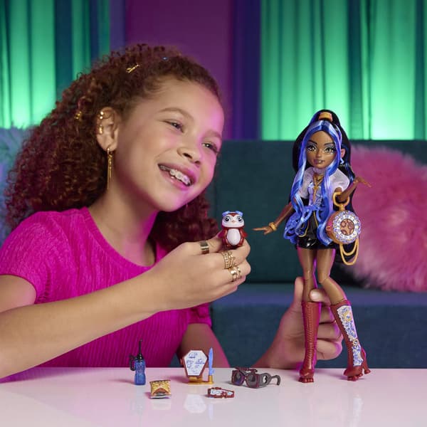 Monster High Robecka -höyrynukke lemmikillä ja tarvikkeilla