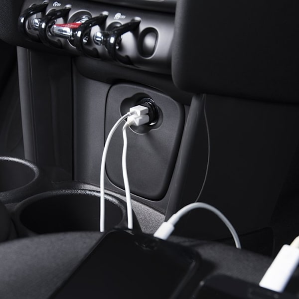 2-suuntainen USB-laturi mini tyyppi A 12V/24V 3100mA läpipainopakkauksessa