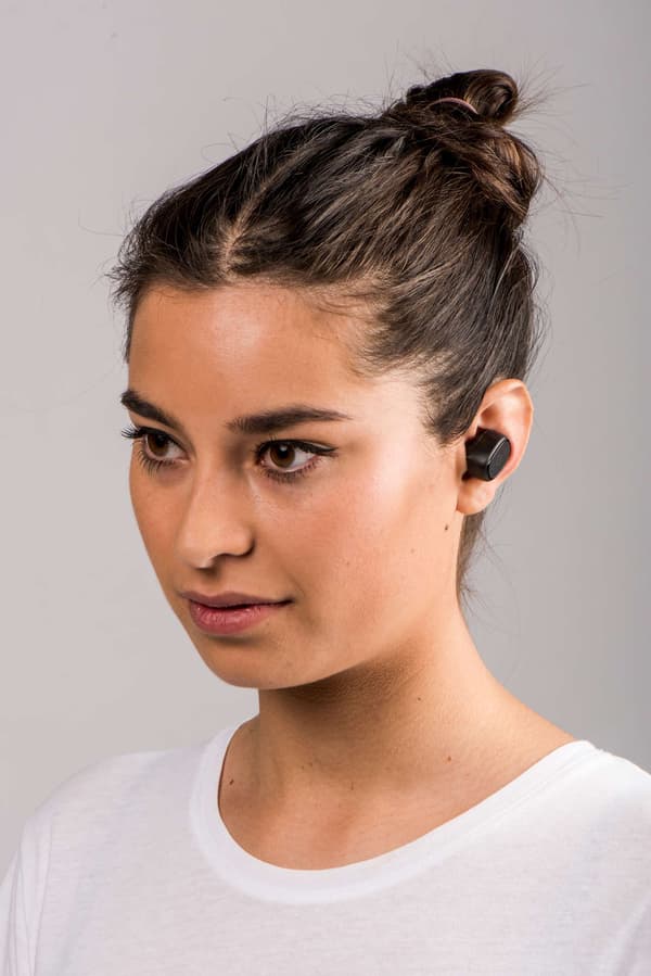 Vedenpitävät Bluetooth-nappikuulokkeet telakalla, musta