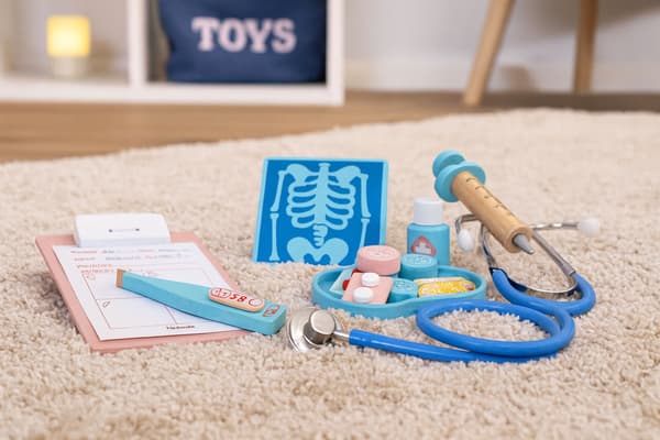Träläkarlekset för barn, 34-delars medicinskt kit